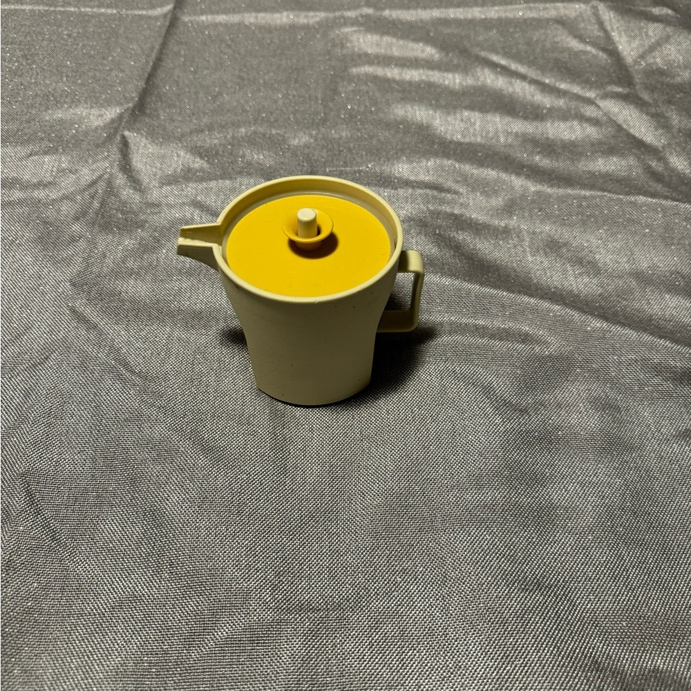 Vintage Tupperware Creamer Container - Picture 2 of 3